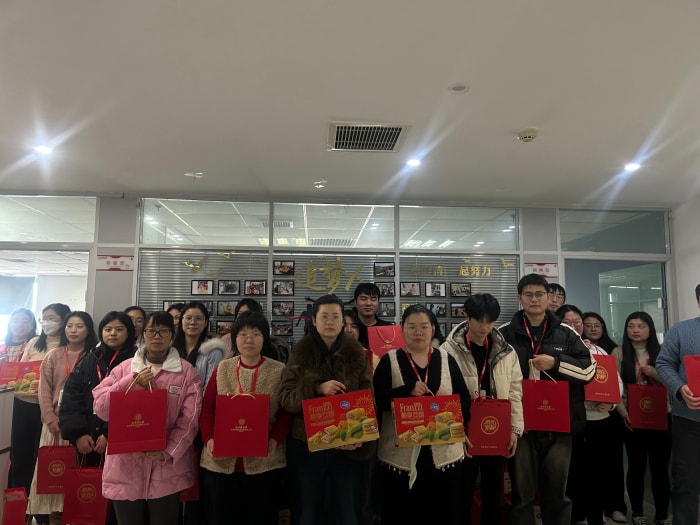 新春启泰，马踏祥云，智邦国际祝您春节快乐！