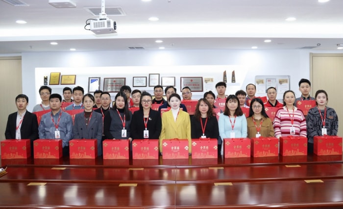 新春启泰，马踏祥云，智邦国际祝您春节快乐！