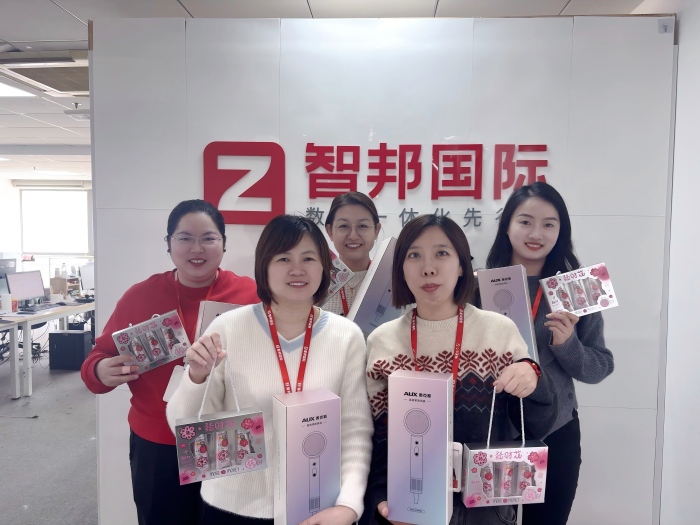 春风有信，花开有期，女神节快乐！